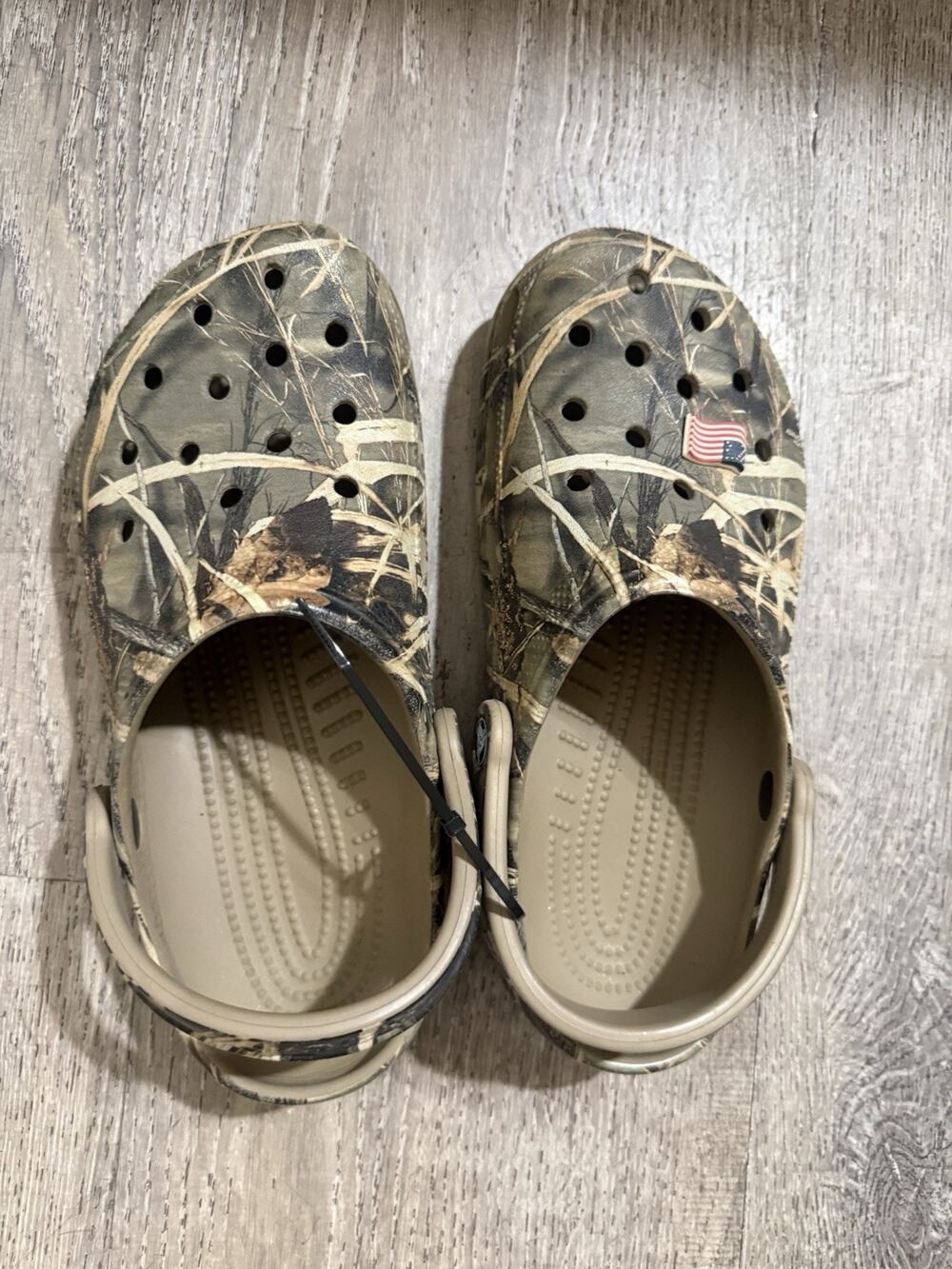 Crocs Classic Realtree V2 Camo Clogs Slides Men size 7 | W 9 Flag